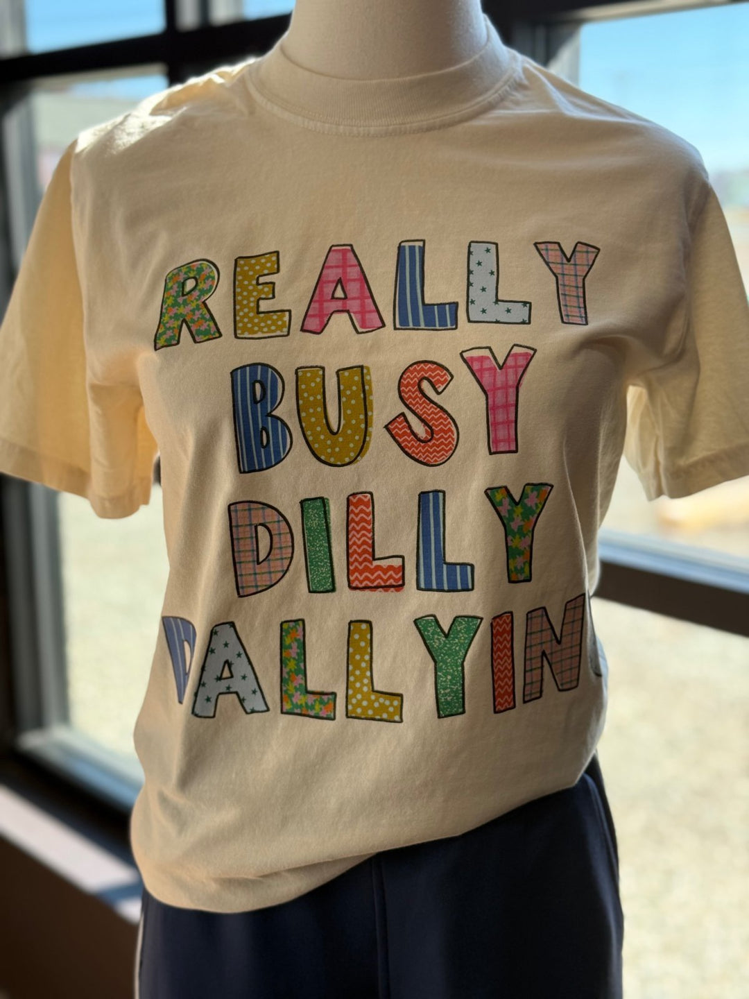 Dilly Dalling Tee - High Call Outfitters