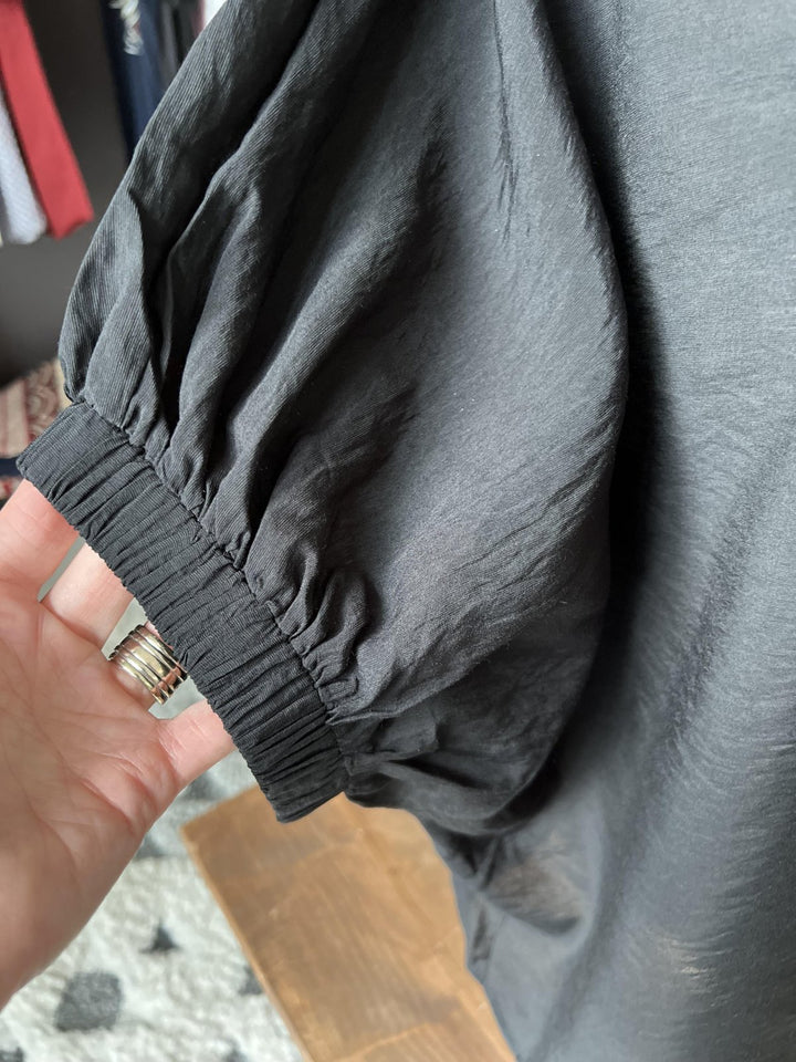 Collared V Neck Top