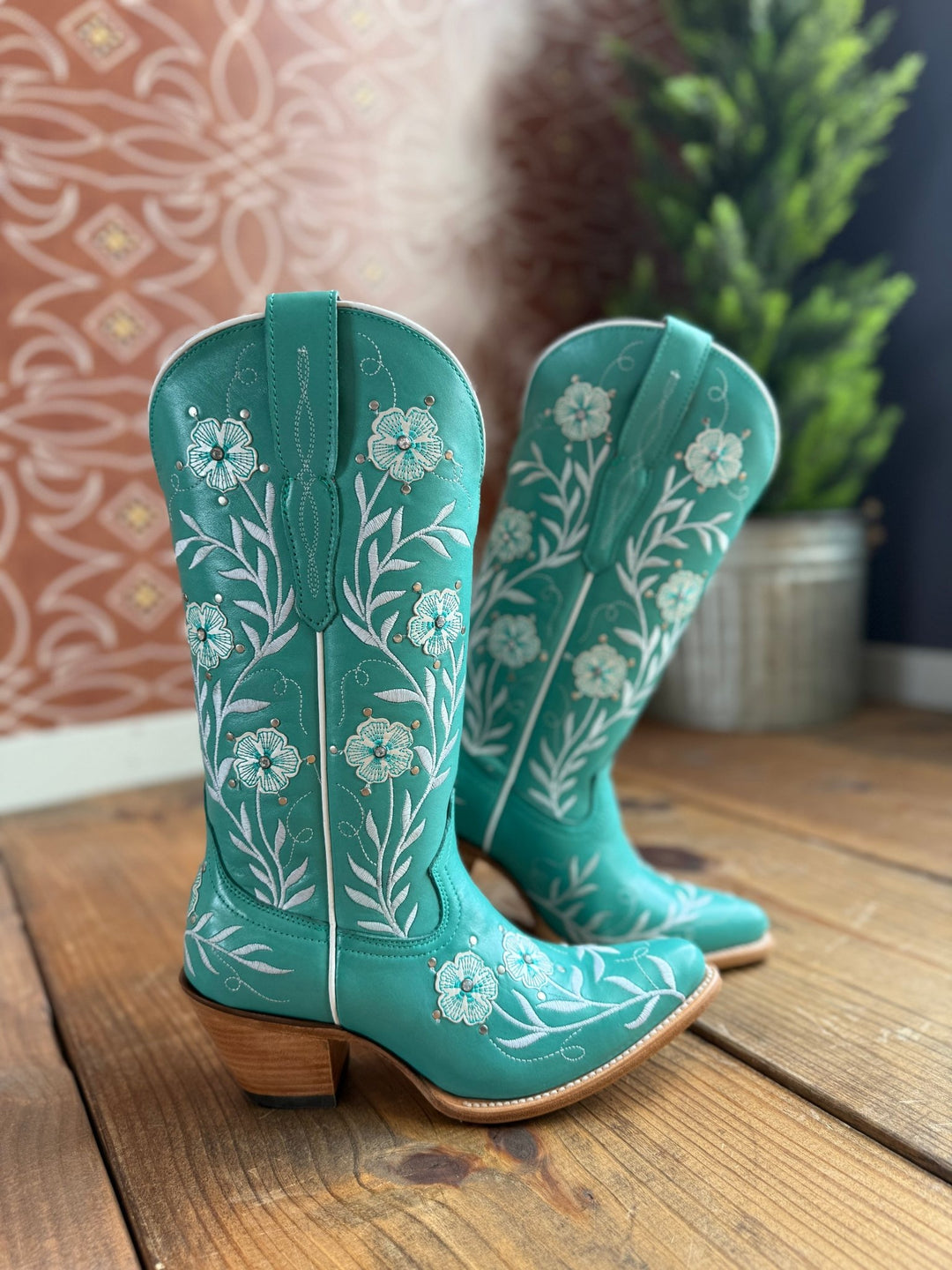 Romance from Ariat - High Call Outfitters