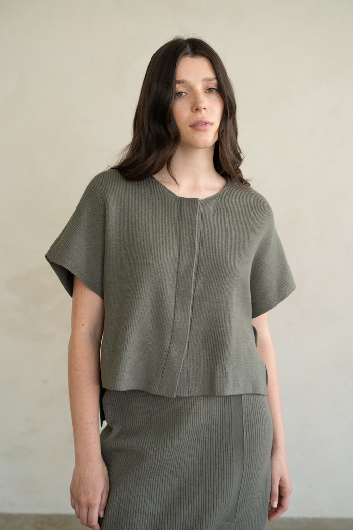 Hidden Button Sleeveless Sweater Cardigan