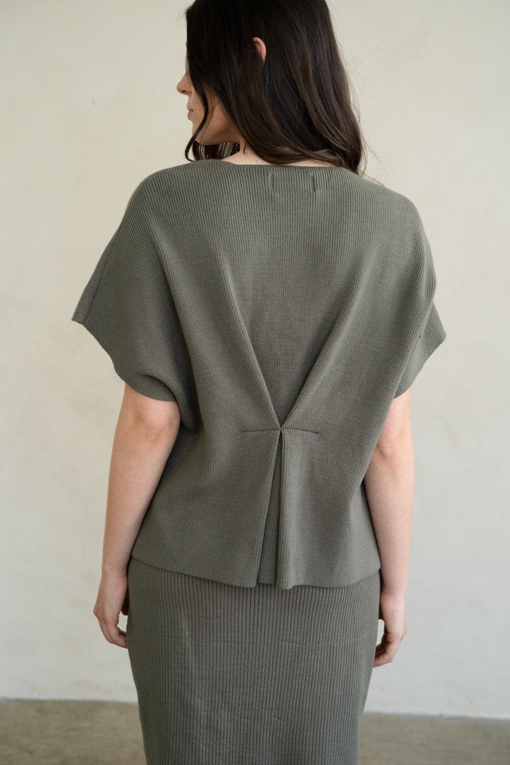 Hidden Button Sleeveless Sweater Cardigan