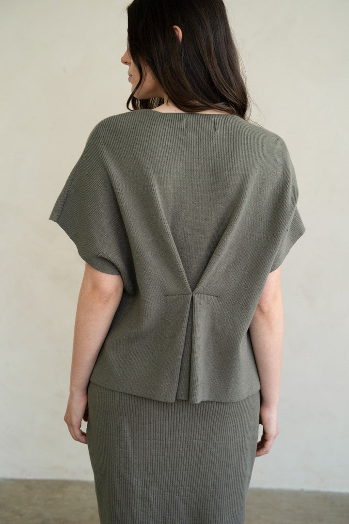Hidden Button Sleeveless Sweater Cardigan